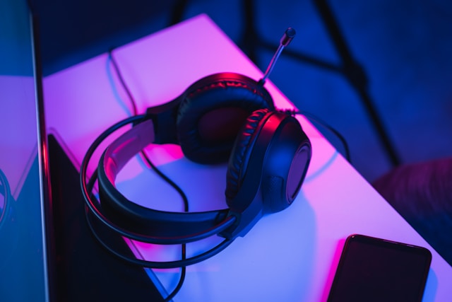 uploads/categories/1718982429_headset2.jpg